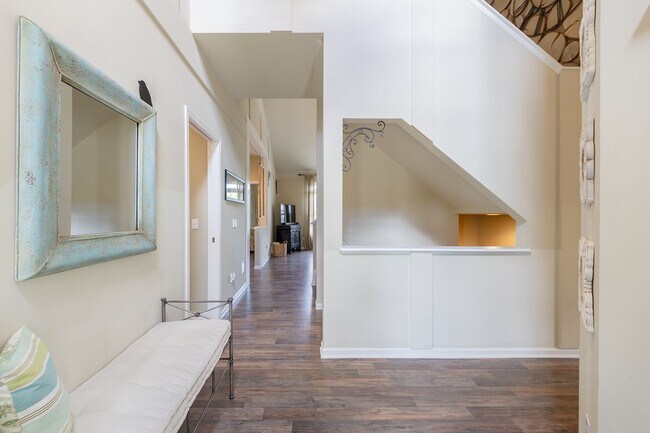 Foto del edificio - Fully Furnished Executive Condo