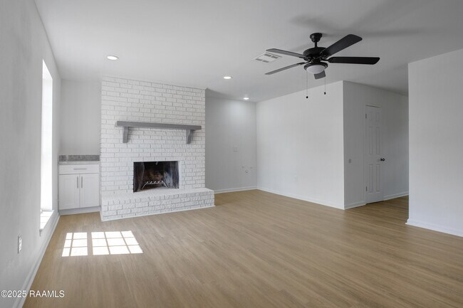 Foto del edificio - 109 Courtney Dr