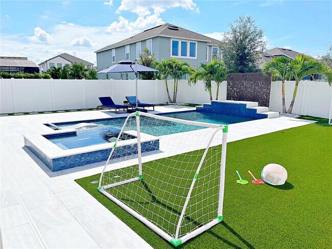 Foto del edificio - 6160 Hamlin Reserve Blvd