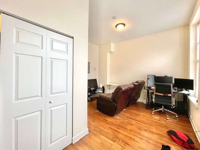 Building Photo - 1629 S Throop St