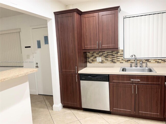 Foto del edificio - 2050 NW 81st Ave