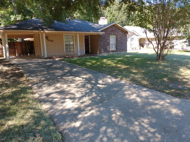 Foto principal - 4546 Pine Crest Dr