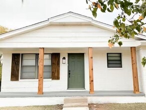 Building Photo - 501 NW Compass Dr