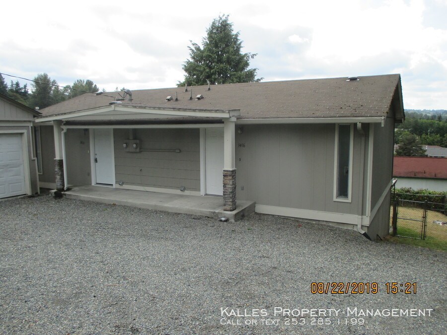 Very cute 2 Bed 1.5 Bath Duplex in Puyallup House for Rent in
