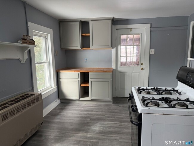 Foto del edificio - 139 N Main St