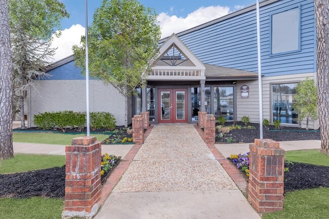 Building Photo - Urban Oaks @ 51st Apartments