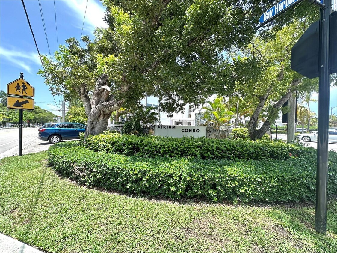 Foto principal - 1075 93rd St