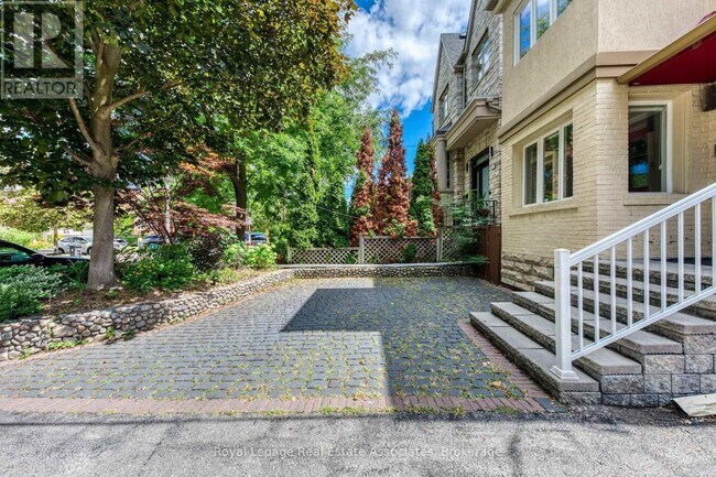 Building Photo - 123 Melrose Ave