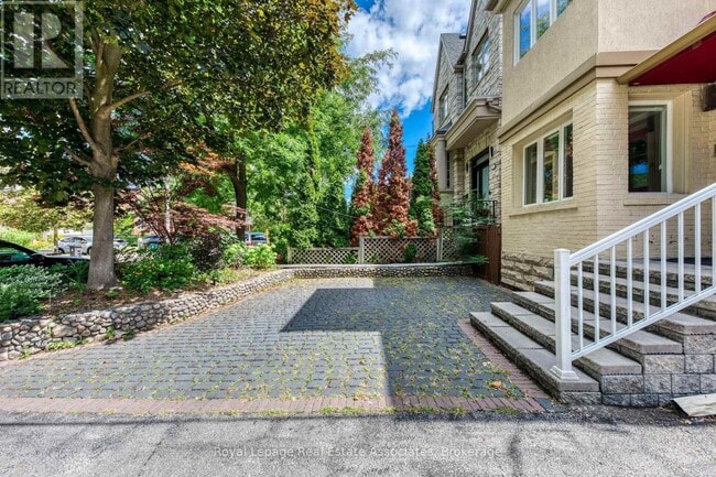 Photo du bâtiment - 123 Melrose Ave