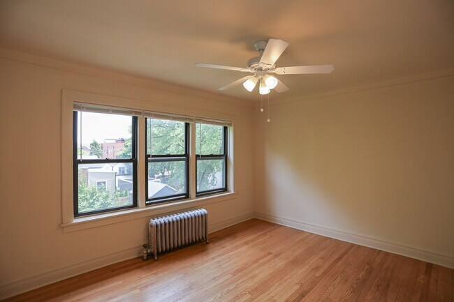 Foto del edificio - 2958 N Seeley Ave