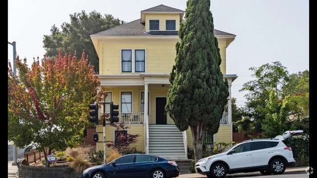 Building Photo - 401 1/2 Alameda St