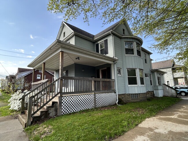 Building Photo - 302 Myrtle St