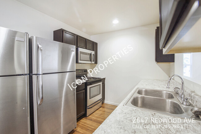 Foto del edificio - 2647 Redwood Ave