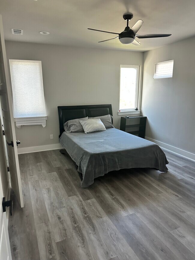 Foto del edificio - 2408 Peabody Ave