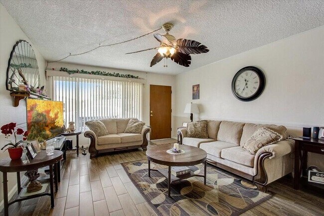 Foto del edificio - 1221 W Ave J15