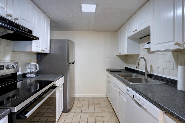 Foto del edificio - 3BD/1.5BA, Cozy Townhome in Silver Spring.