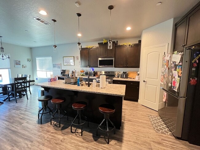 Building Photo - Beautiful home coming soon in Reedley!