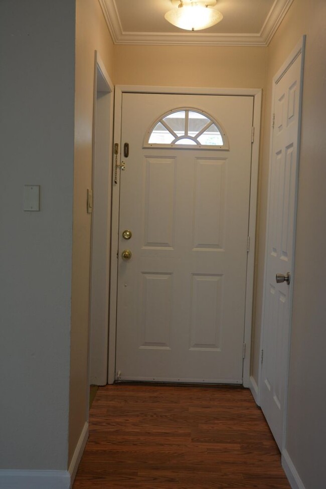 Building Photo - Updated Concord 3 bed/2 bath located close...