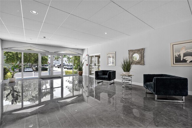 Foto del edificio - 9700 W Bay Harbor Dr