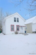 Building Photo - 143 Tyler St