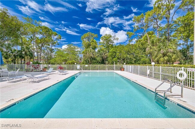 Foto del edificio - 441 Quail Forest Blvd