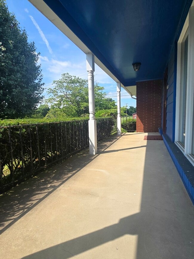 Building Photo - 101 Madora Dr