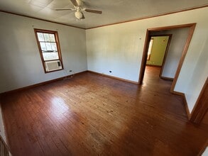 Building Photo - 347 S Cedar St