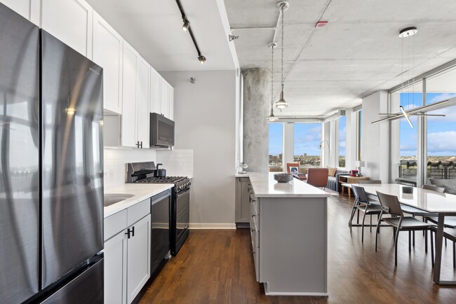 Building Photo - 720 N Larrabee St