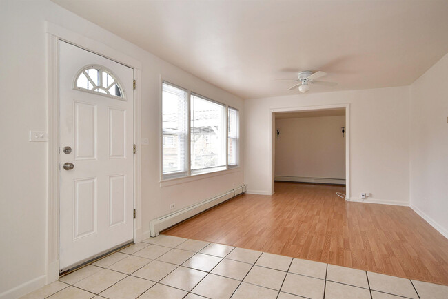 Foto del edificio - 5151 N McVicker Ave