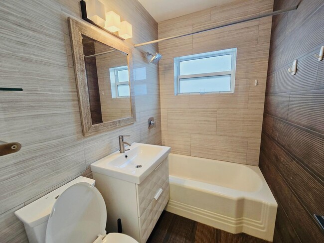 Building Photo - 2174 NE 181st St