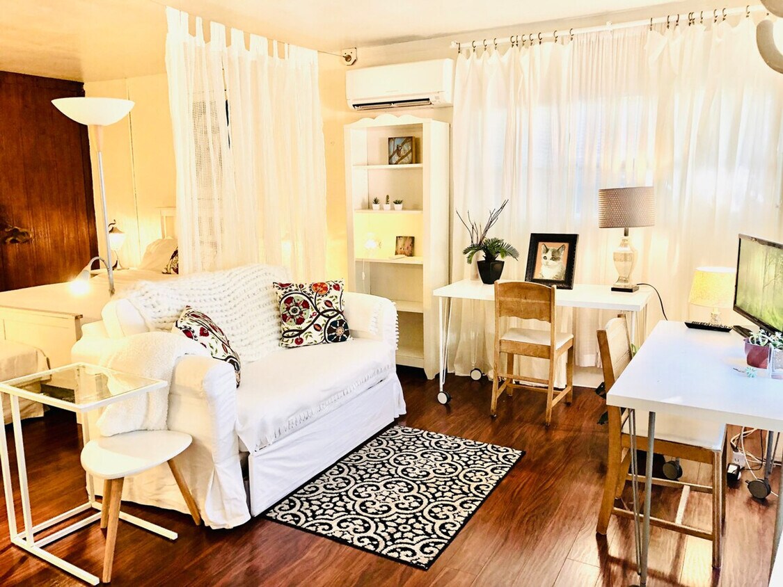 Foto principal - 4136 Beach Dr SW