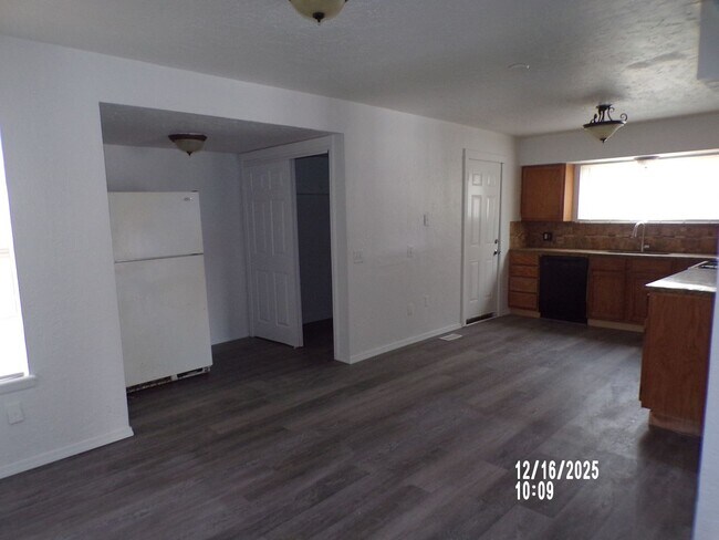 Foto del edificio - Great home located close to shopping and restaurants