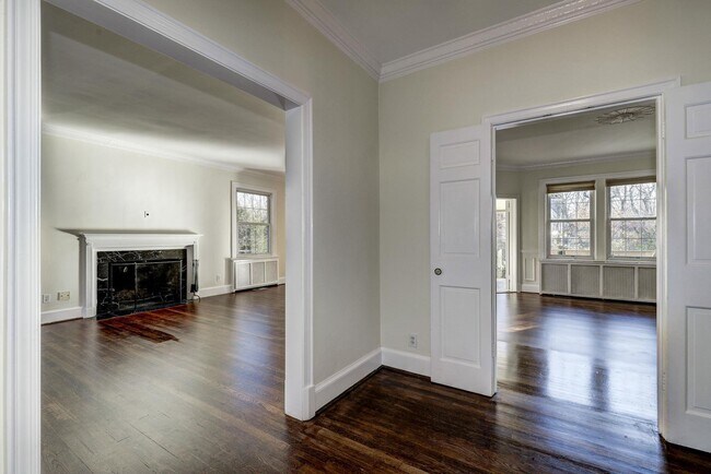 Building Photo - 4910 Hillbrook Ln NW