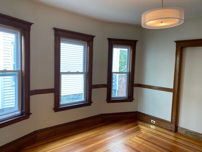 Building Photo - 37 Bromfield Rd