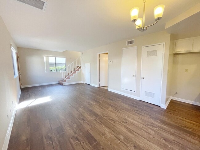 Building Photo - 1206 Viola Ave