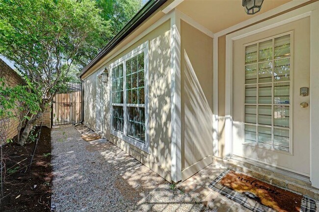Foto del edificio - 11902 Rocky Knoll Dr