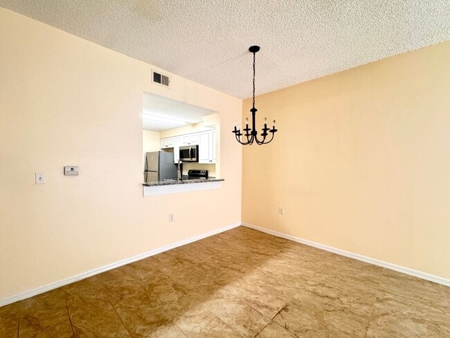 Building Photo - 3 Bedroom, 2 Bath First Floor Condo Unit!