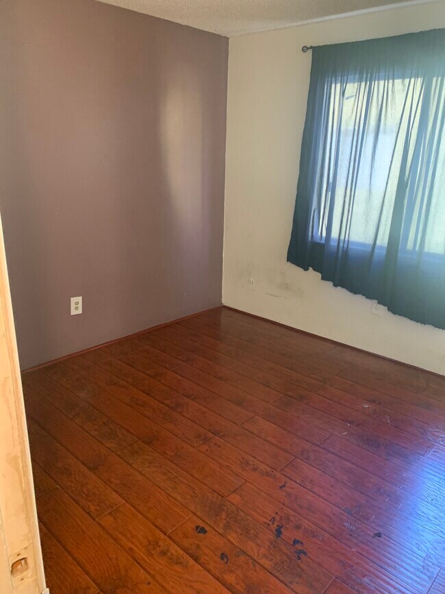 Building Photo - 6151 Reseda Blvd