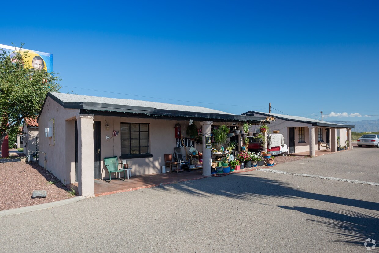 2027 E Benson Hwy - Owl Lodge