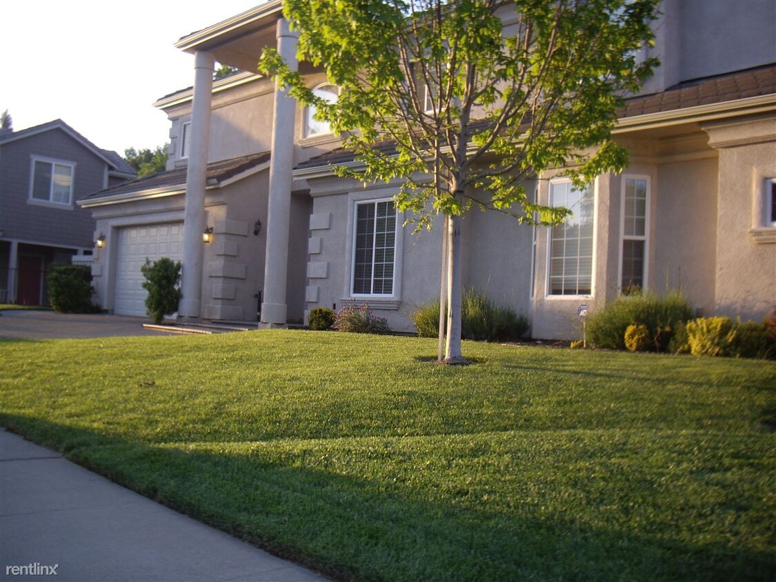 Foto principal - 6 br, 3.5 bath House - 7691 Rush River Dr ...