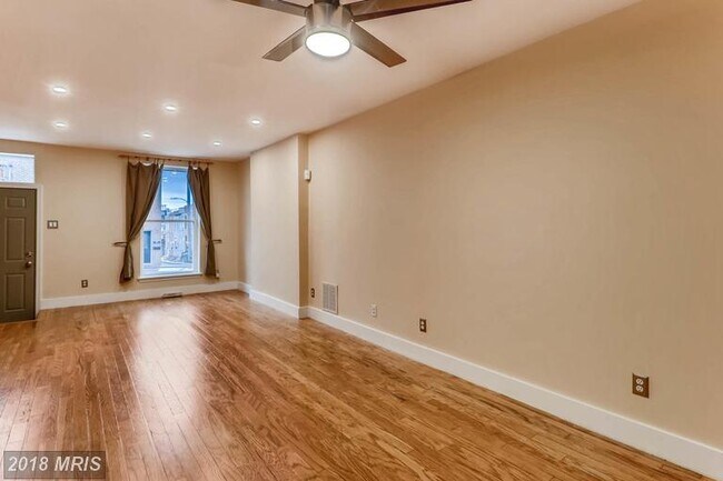 Building Photo - 927 S Baylis St