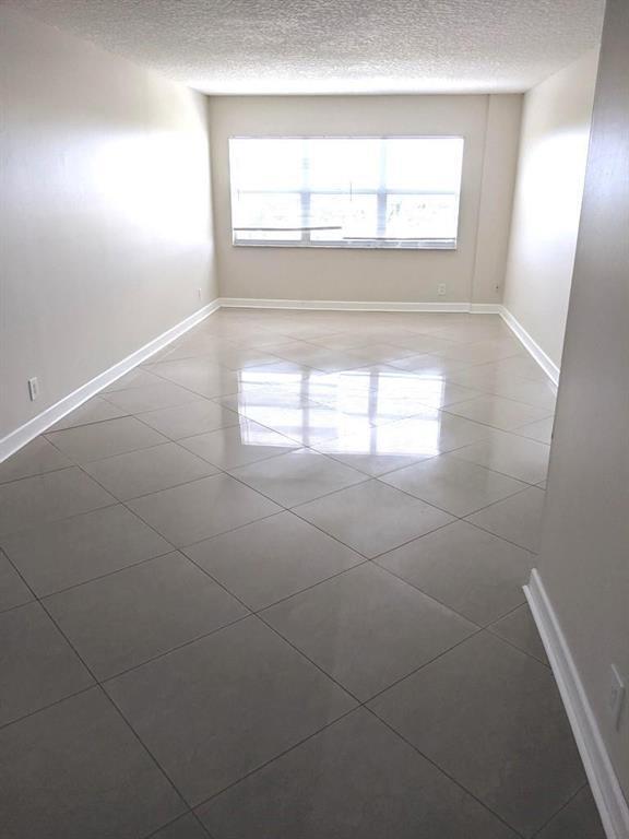 Foto del edificio - 2555 NE 11th St