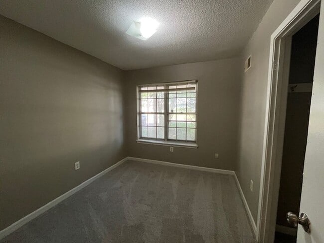 Building Photo - Renovated 3 Bedroom 1 Bath Home for Rent!