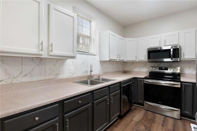 Foto del edificio - 1396 Kennesaw Dr NW