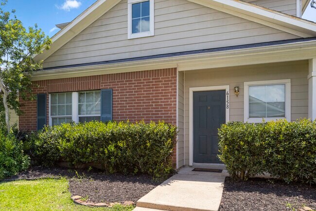 Foto del edificio - 6158 Settlers Lake Cir E