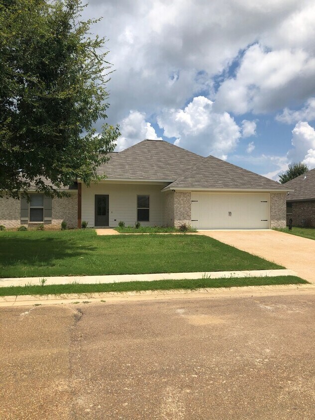Beautiful Newly Built Home for Lease! House Rental in Canton, MS