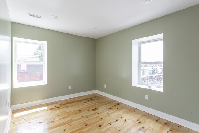 Unit 3 - 5011 Chester Ave