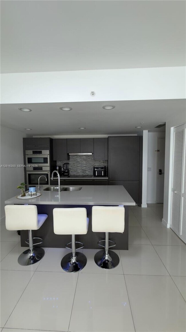 Foto del edificio - 7661 NW 107th Ave