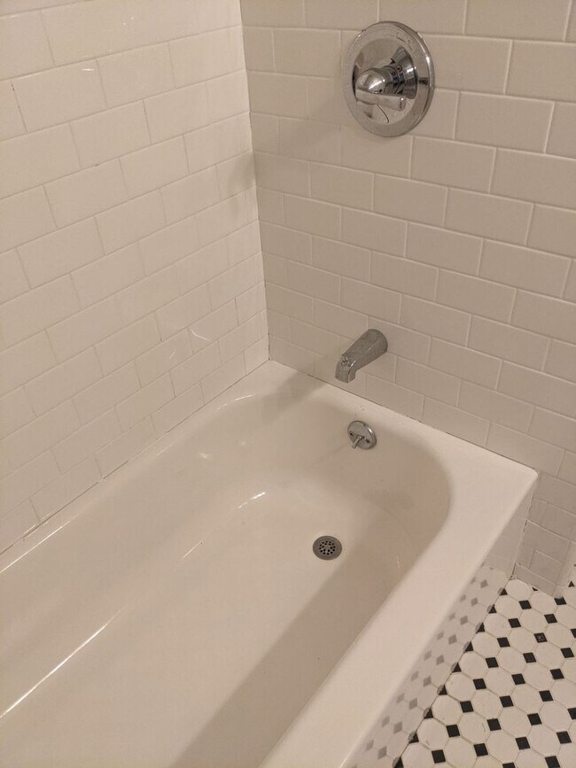 Foto del edificio - Cozy 2 Bedroom 1 Bath Home In Great Locati...