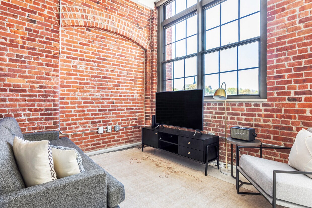 Primary Photo - 275 Medford St